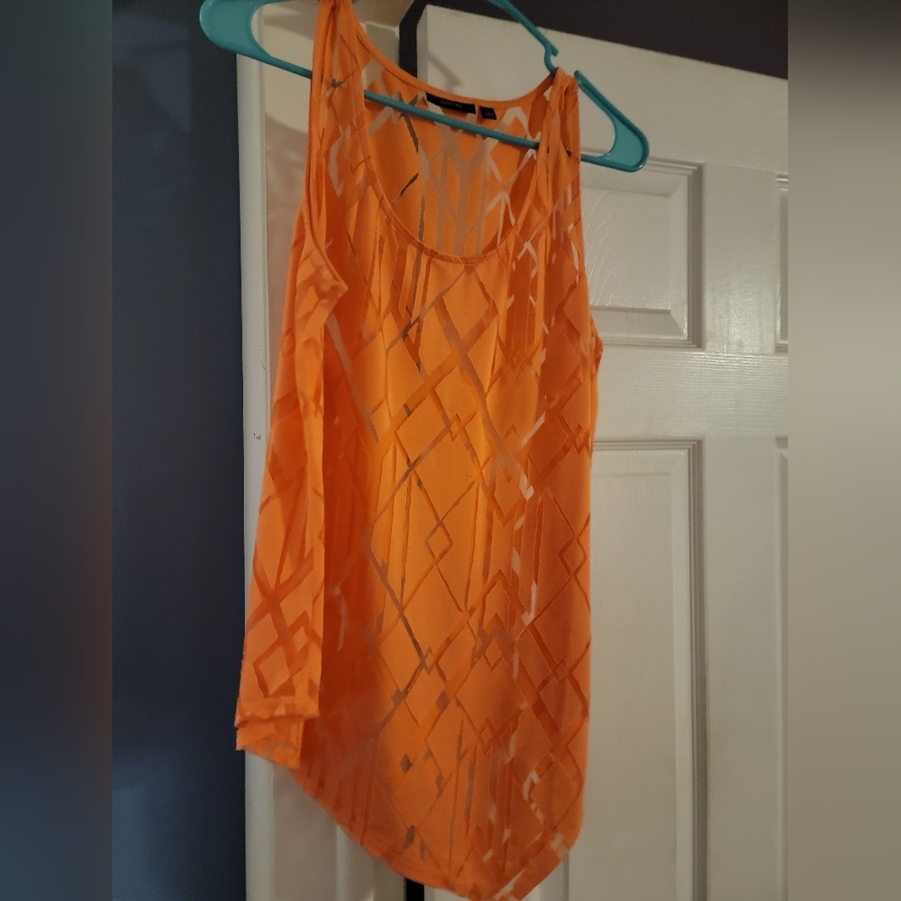 Apt 9 asymmetrical top